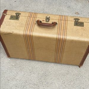 Vintage 70s suitcase